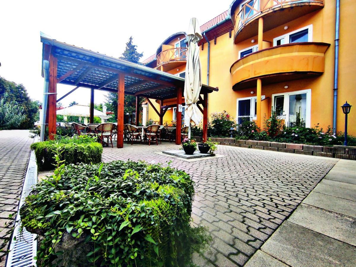 Atrium Hotel Harkány Eksteriør billede